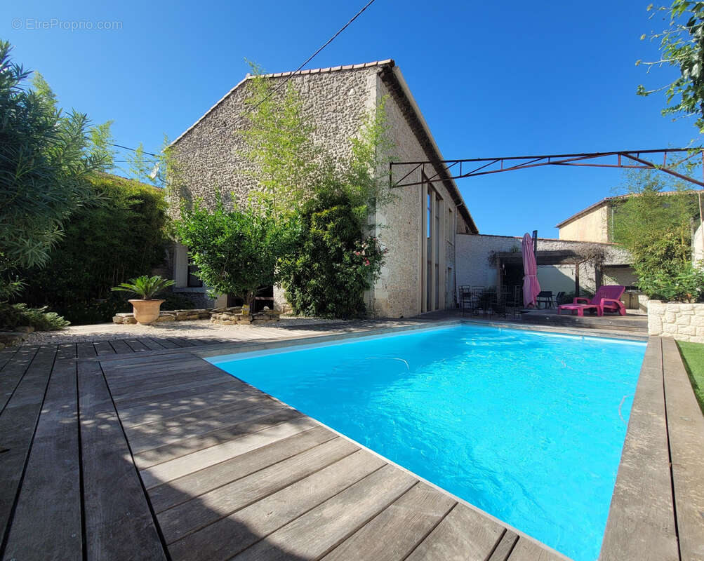 A vendre maison de caractère avec Piscine Chauffée au Centre du Village - photo 2