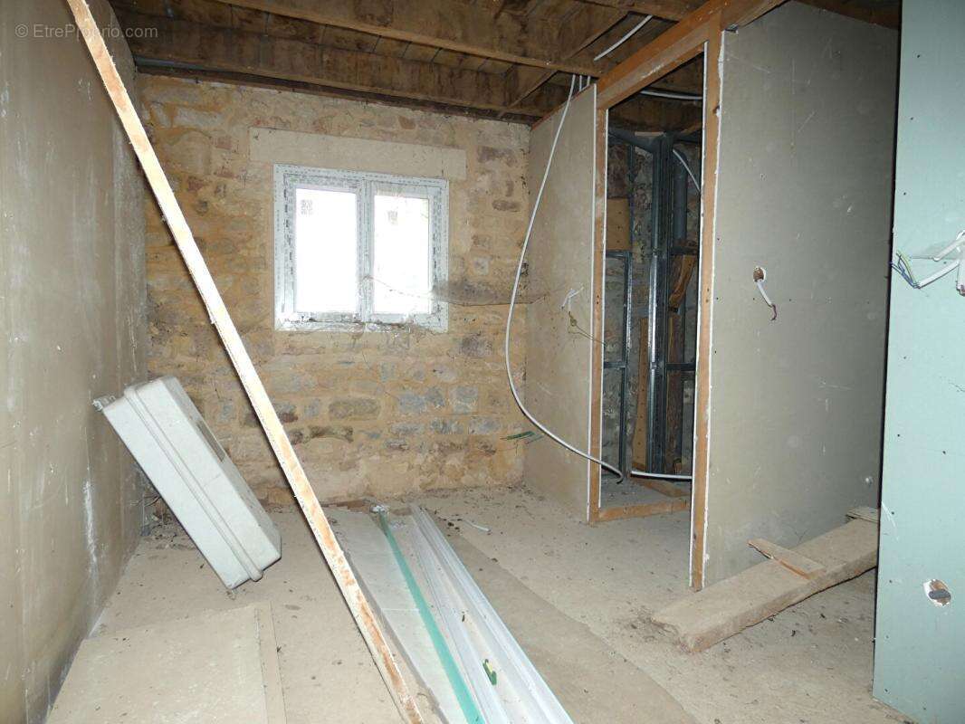 Maison A RENOVER 4 pièce(s) 130 m2 / terrain 1500m² - photo 6
