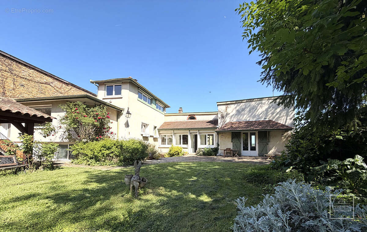 Maison à SAINT-CYR-AU-MONT-D'OR