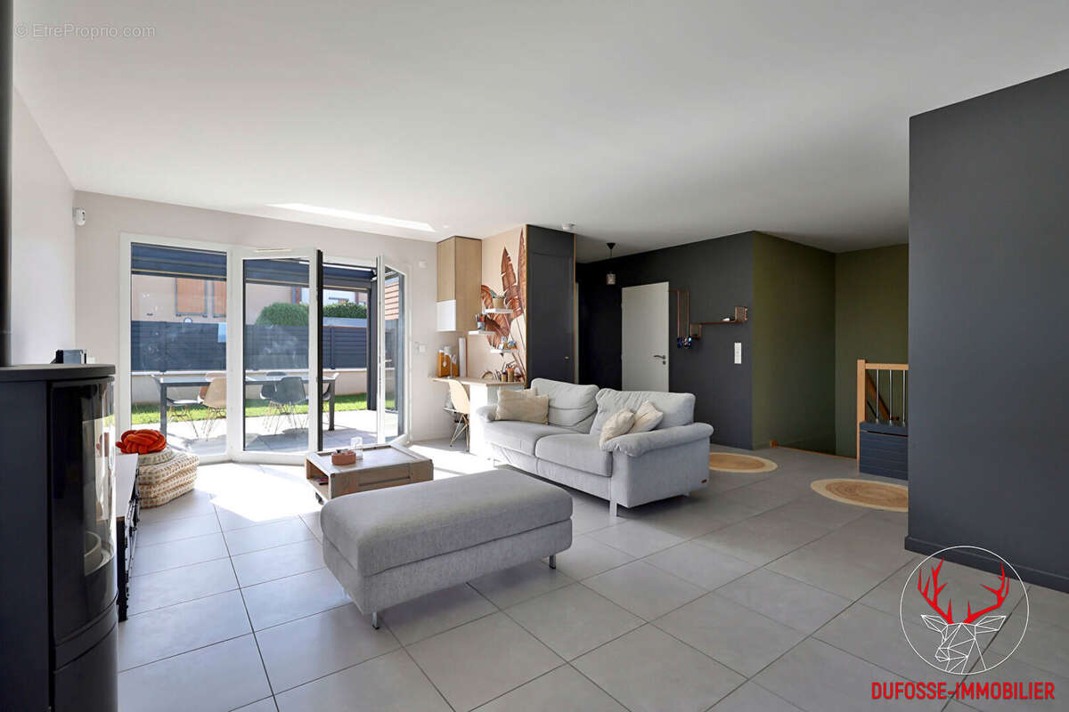 Maison à LA TOUR-DE-SALVAGNY