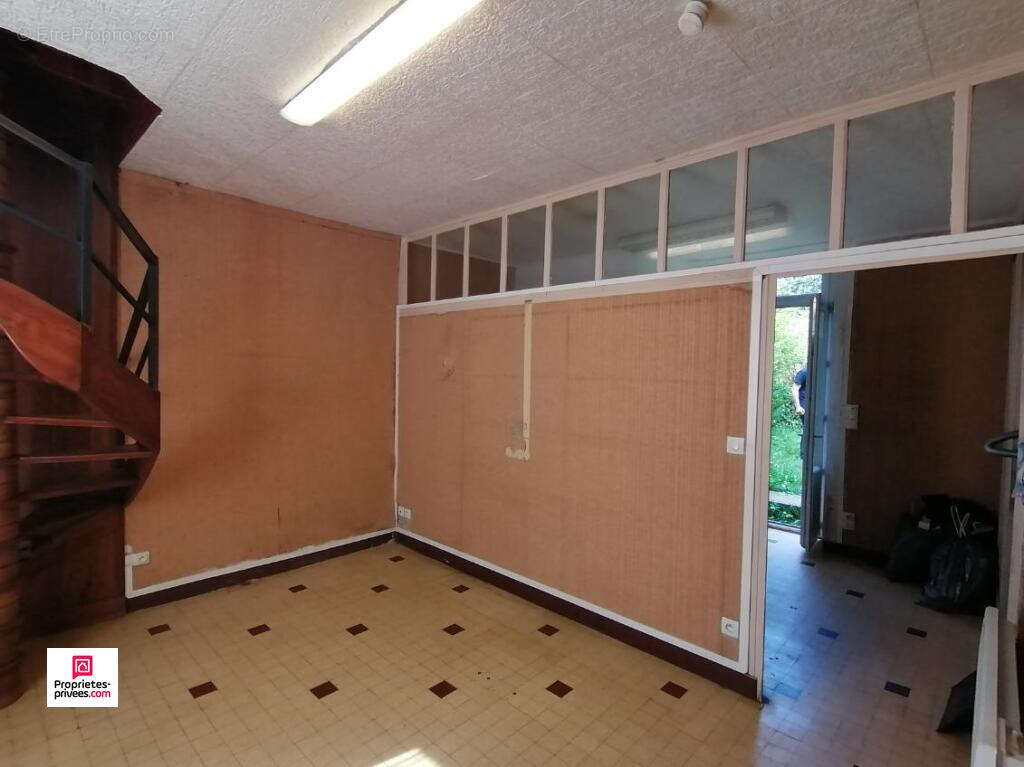 CARROUGES (61320) Maison de bourg, 4 pièces, 3 chambres , 75 m2 environ PRIX  35500  honoraires 12,70% inclus à la charge de l'a - photo 6
