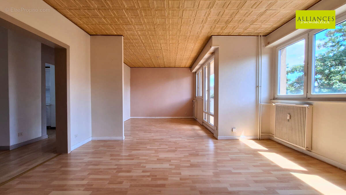 En vente à Mulhouse rue Spoerlin  : grand appartement de 88.22m2 avec 4 pièces et balcon - photo 5