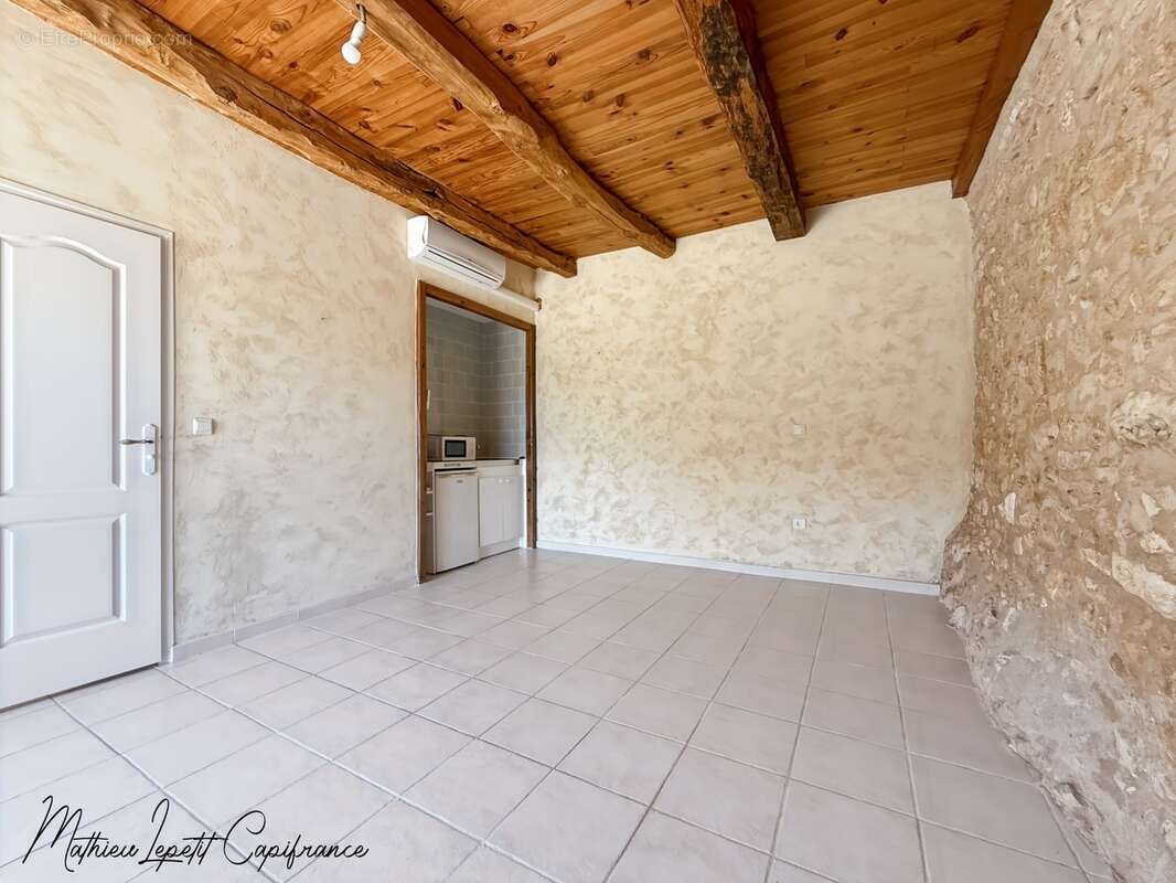 Aux portes de Périgueux – Authentique longère en pierre du XIXᵉ siècle 210 M²- T7 – DPE B – Terrain clos de 1,14 hectare-dépenda - photo 34