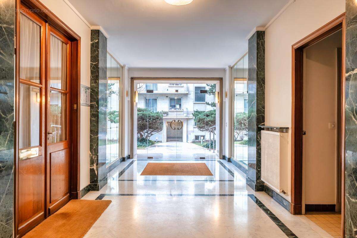 Appartement à PARIS-14E
