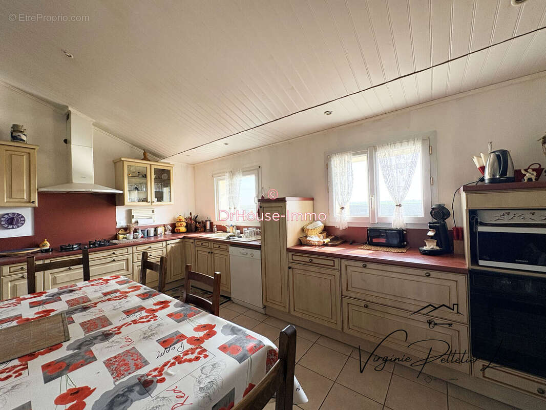Maison 135 m² à Le Poire-Sur-Velluire  - photo 30