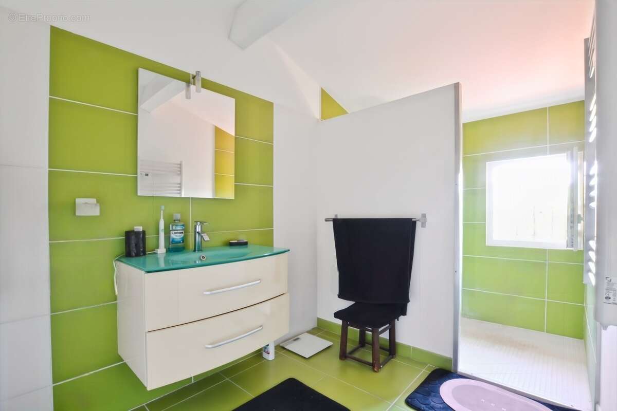Montady – Maison familiale de 184 m² avec piscine et véranda - photo 14