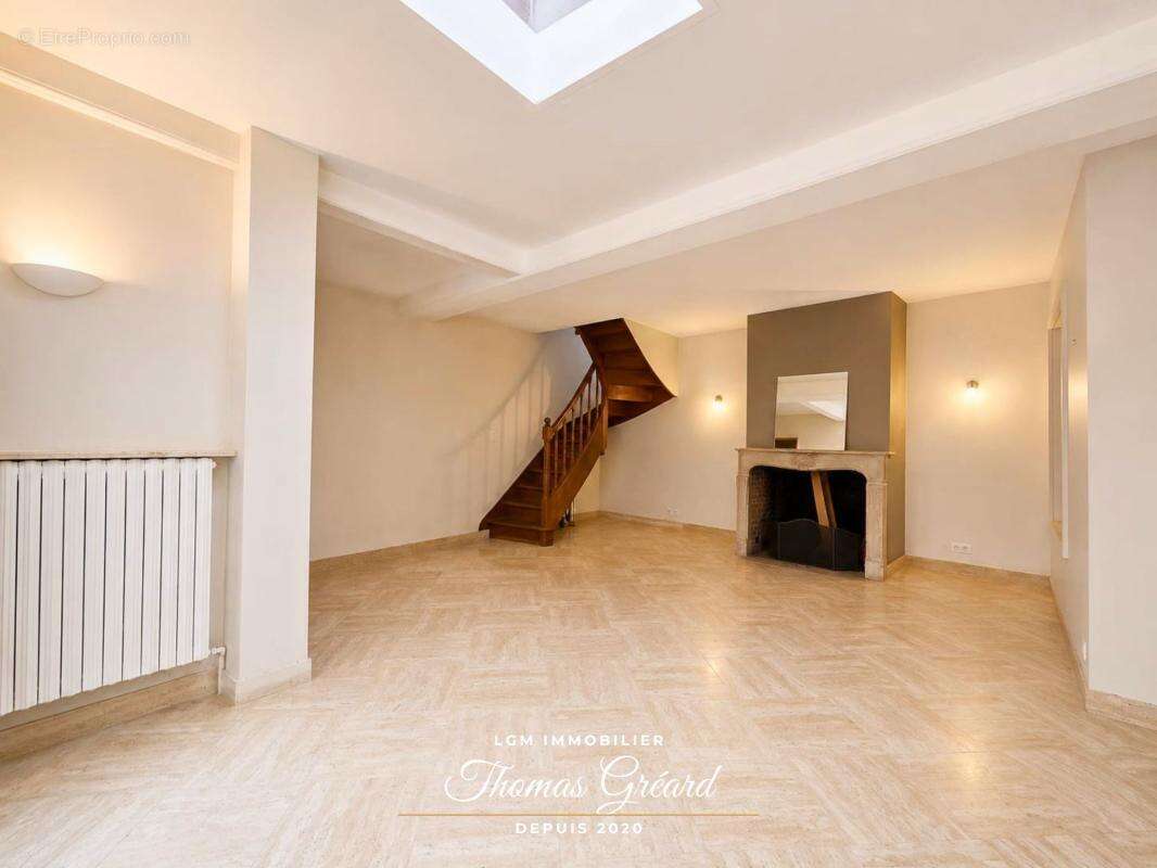 Maison ancienne 156 m² 4 chambres avec cour et balcon – Hyper centre Châteaudun - DPE en D - photo 2