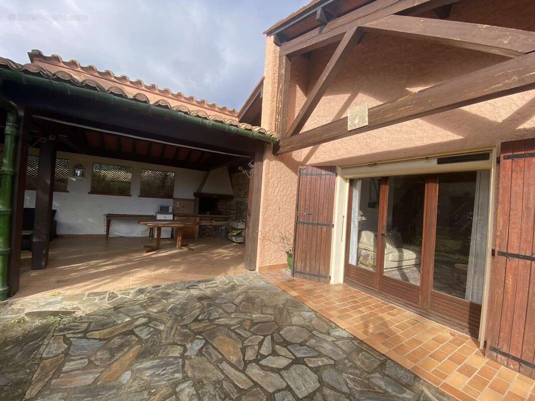 Maison à MONTESQUIEU-DES-ALBERES