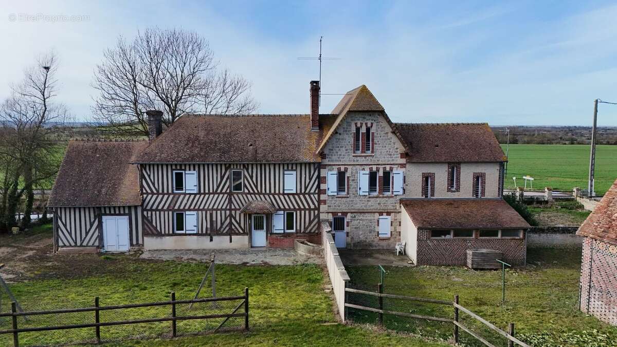 Maison à LES MOUTIERS-EN-AUGE