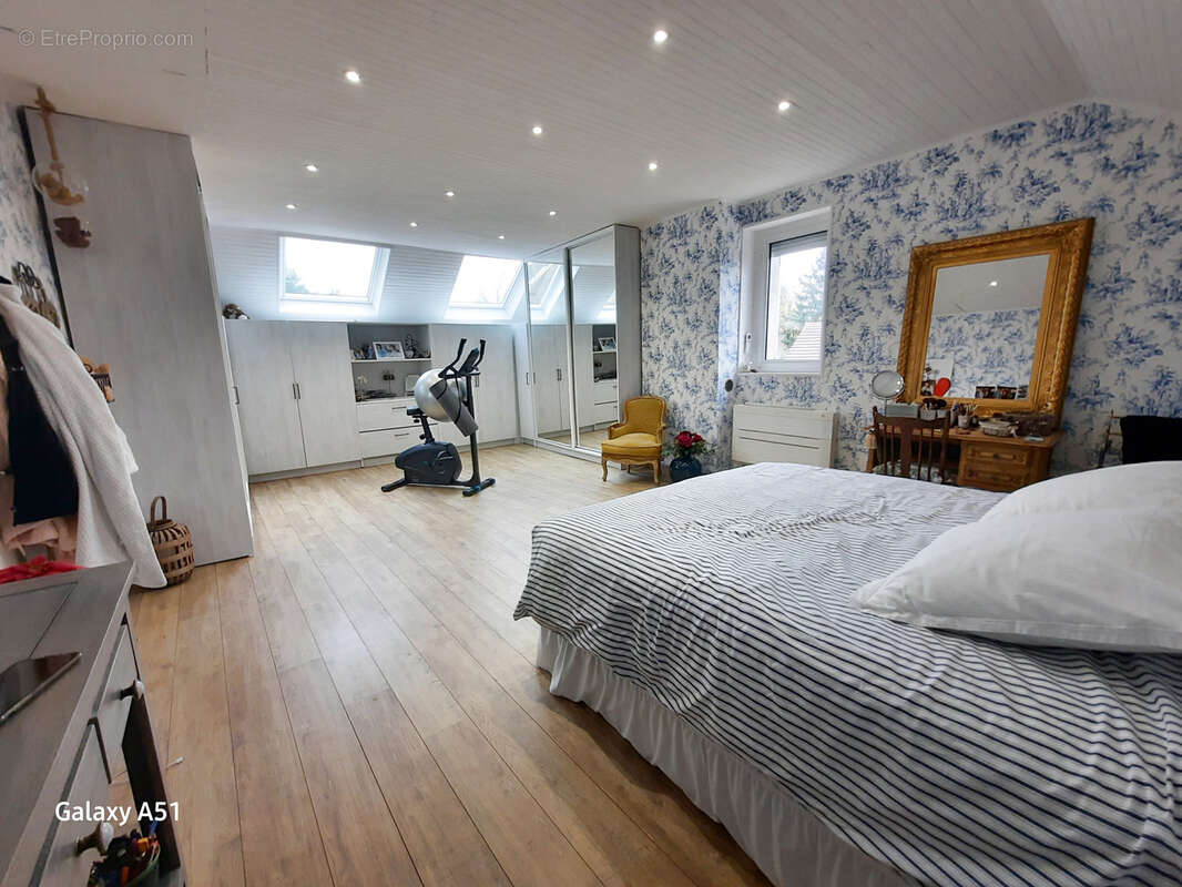 Maison à CRECY-LA-CHAPELLE