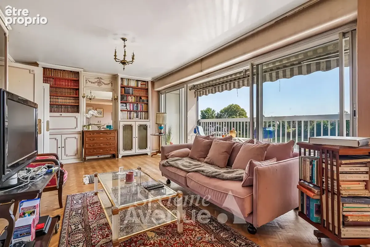 Exclusivité - Appartement familial de 101,83 m² Loi carrez  - Vue Seine exceptionnelle - Balcon - Piscine - Parking - Cave - photo 6