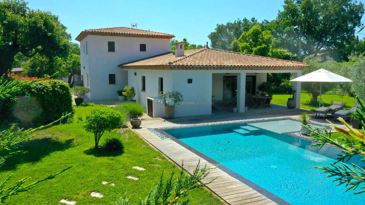 Maison à SAINT-CEZAIRE-SUR-SIAGNE