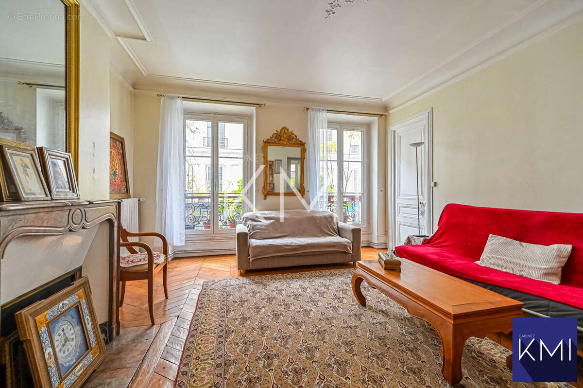 Appartement à PARIS-11E