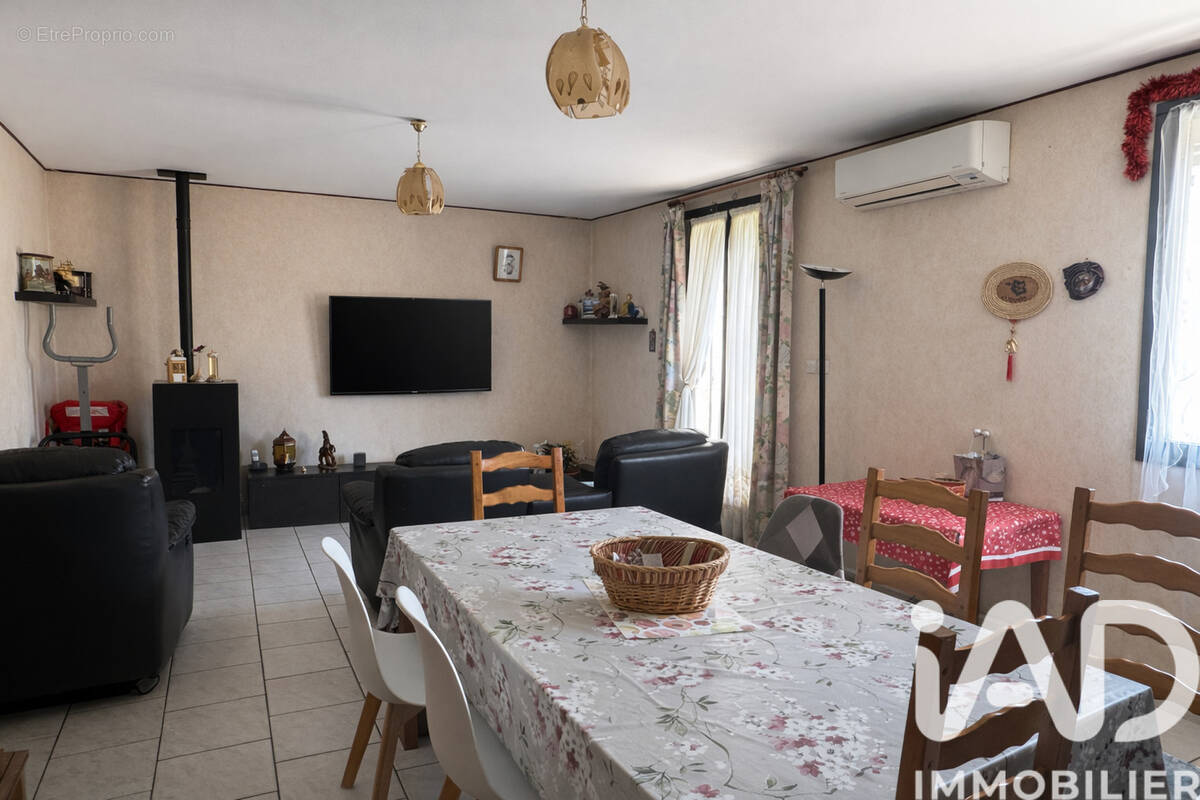 Photo 1 - Maison à BRIERES-LES-SCELLES