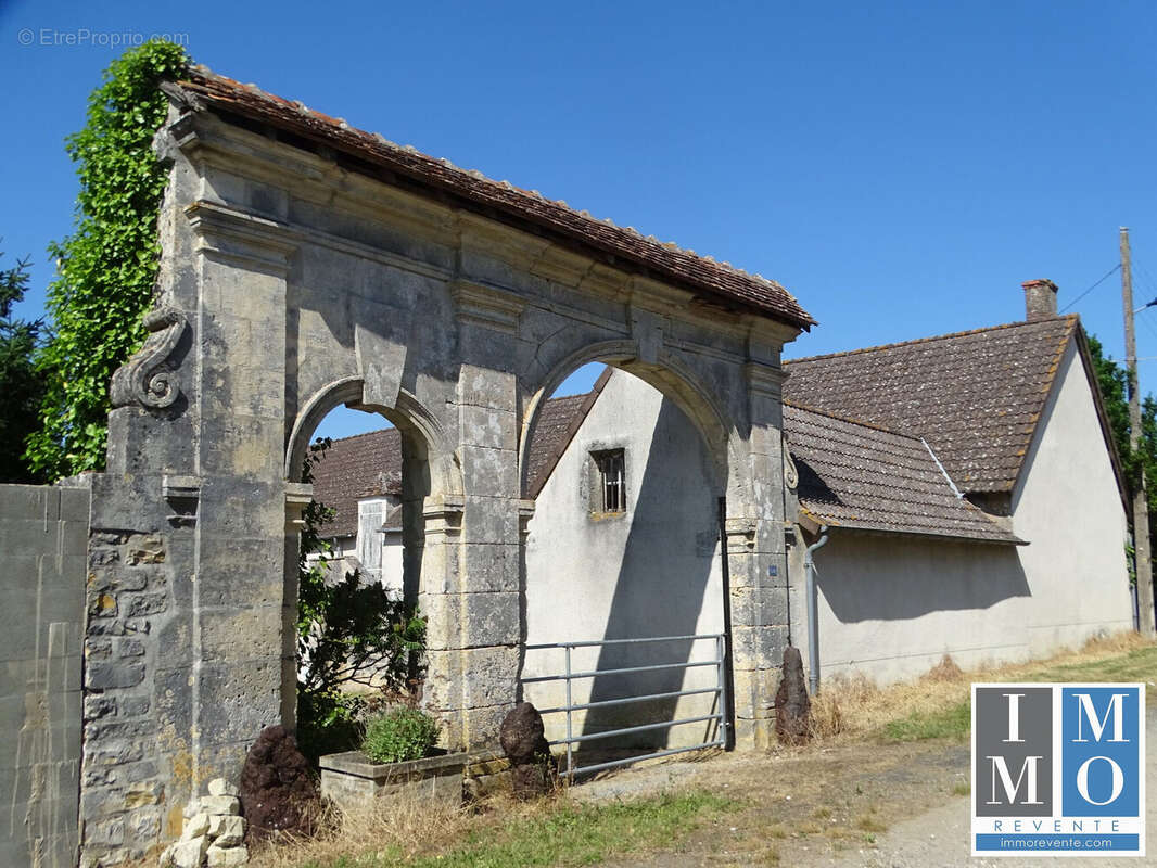 Maison à SAINT-BAUDEL