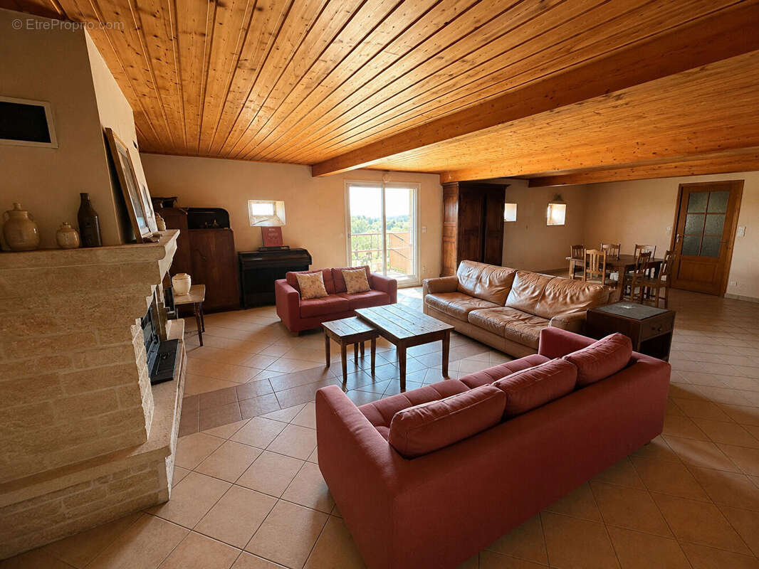 Ensemble immobilier de caractère avec revenus locatifs ? Combrailles - photo 11