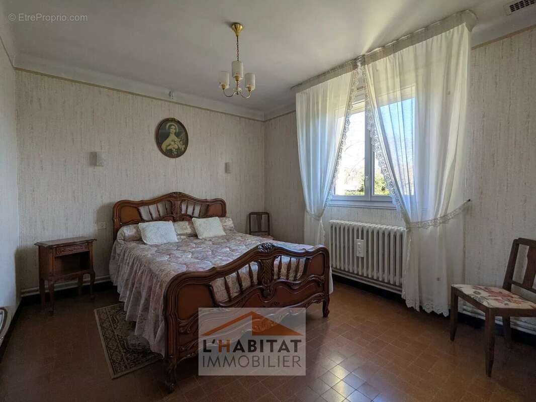 Maison à PINS-JUSTARET