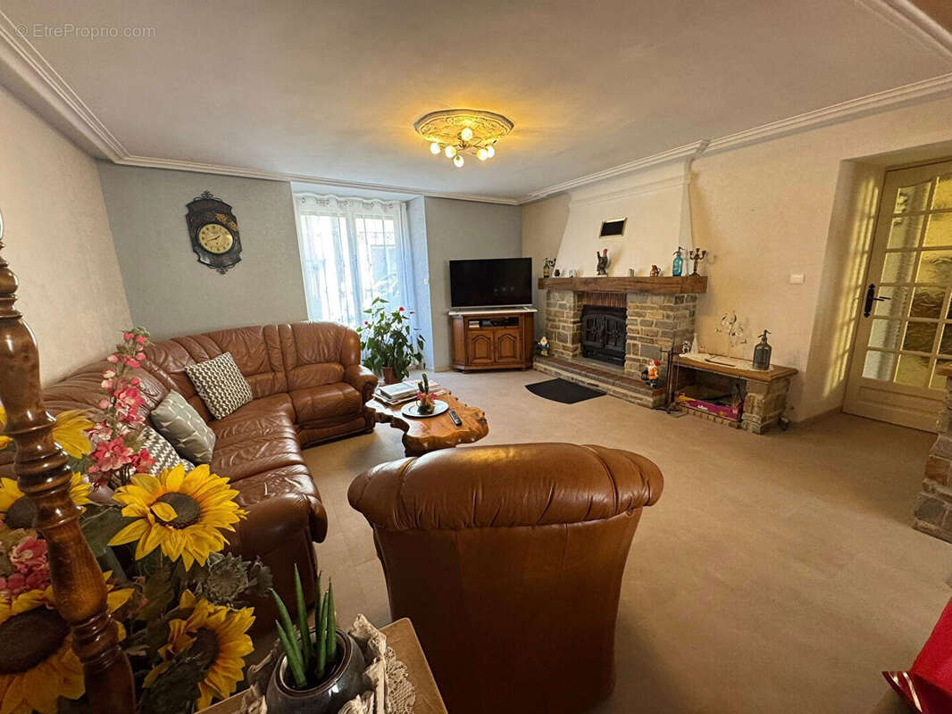 Maison à CHATEAUPONSAC