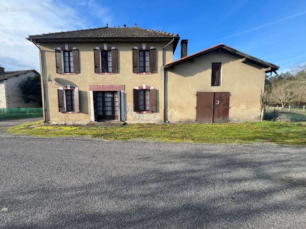 Maison à BOURRIOT-BERGONCE
