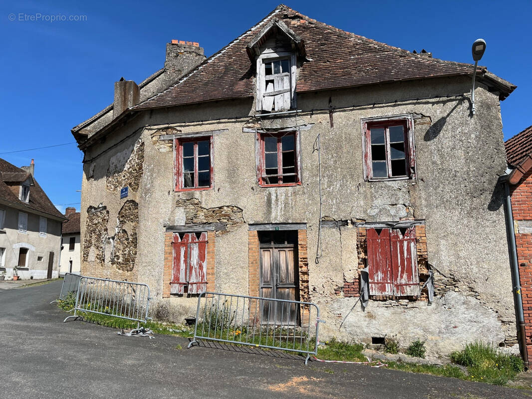 Maison à COUSSAC-BONNEVAL