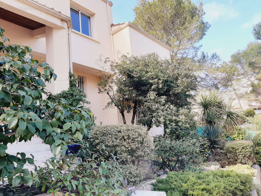 Maison à SAINT-CLEMENT-DE-RIVIERE