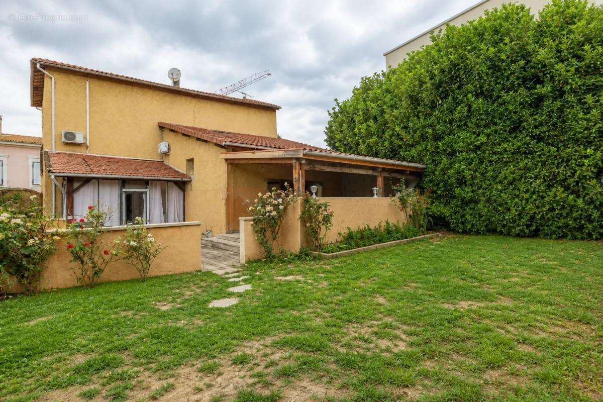 Maison familiale de 7 pièces située à Feyzin - photo 13