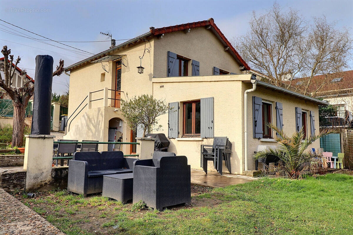 Maison à MAREIL-MARLY