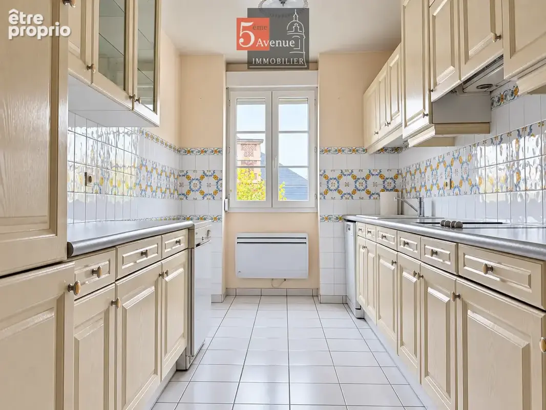 Appartement en duplex de 126 m2 au sol avec parking et ascenseur   proche centre-ville SENLIS - photo 3