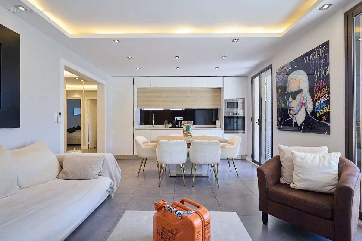 Appartement à VILLENEUVE-LOUBET