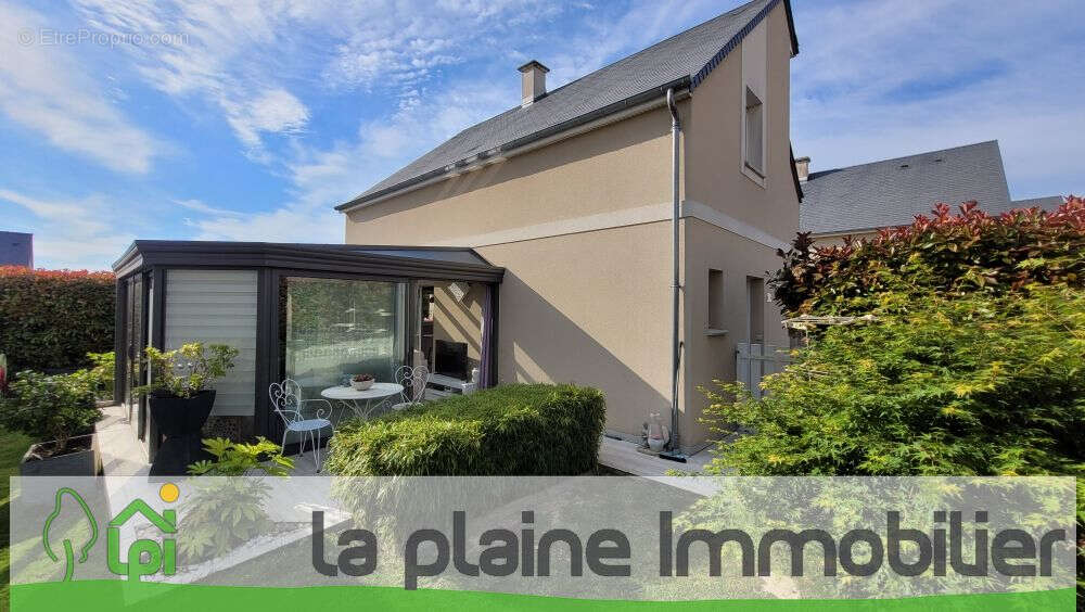 Maison à FLEURY-SUR-ORNE