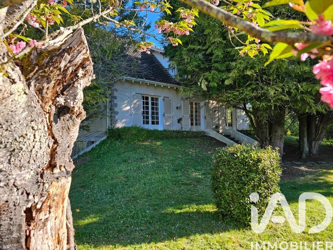Photo 1 - Maison à ROCHECHOUART