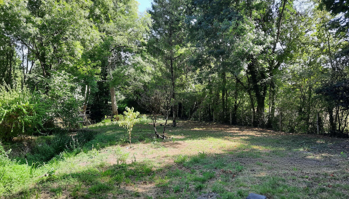 Maison de bourg  169m2, 1 760 m² de jardin)+ Local indépendant - photo 17