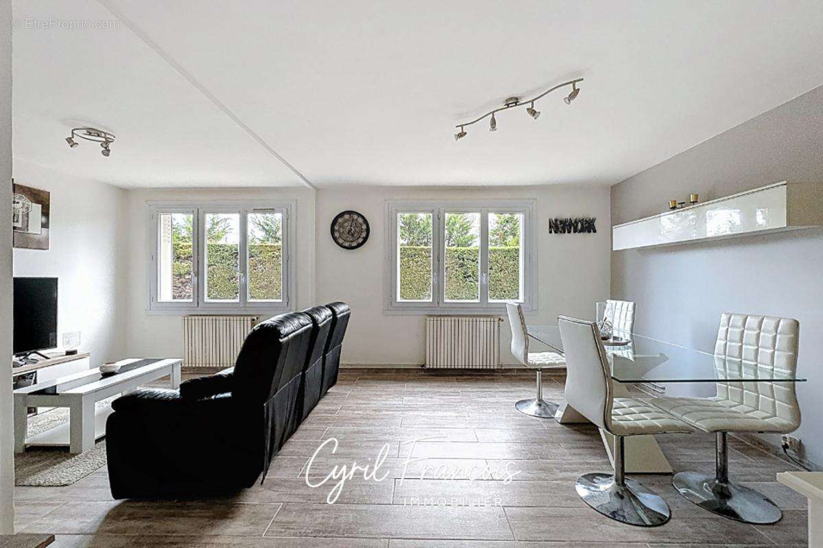 Appartement à SATHONAY-CAMP