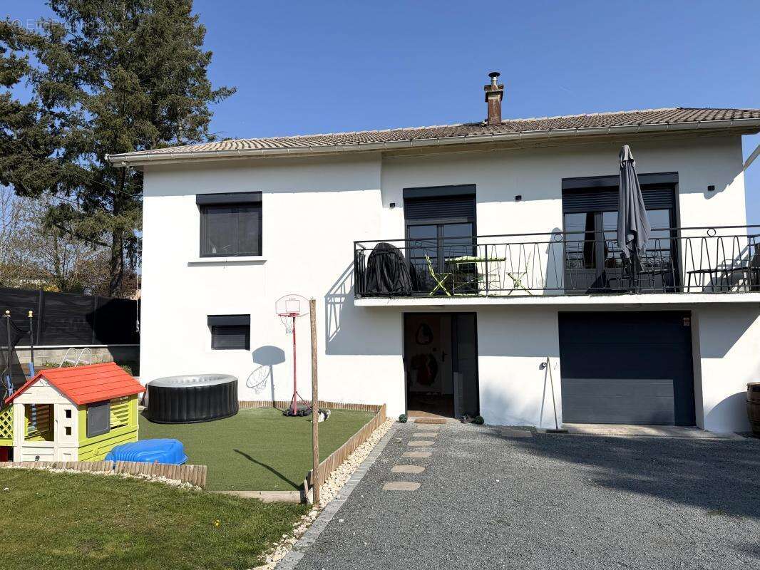 Maison à GREZIEU-LA-VARENNE