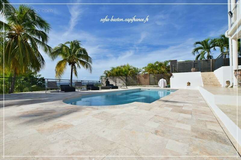 Maison à LES TROIS-ILETS