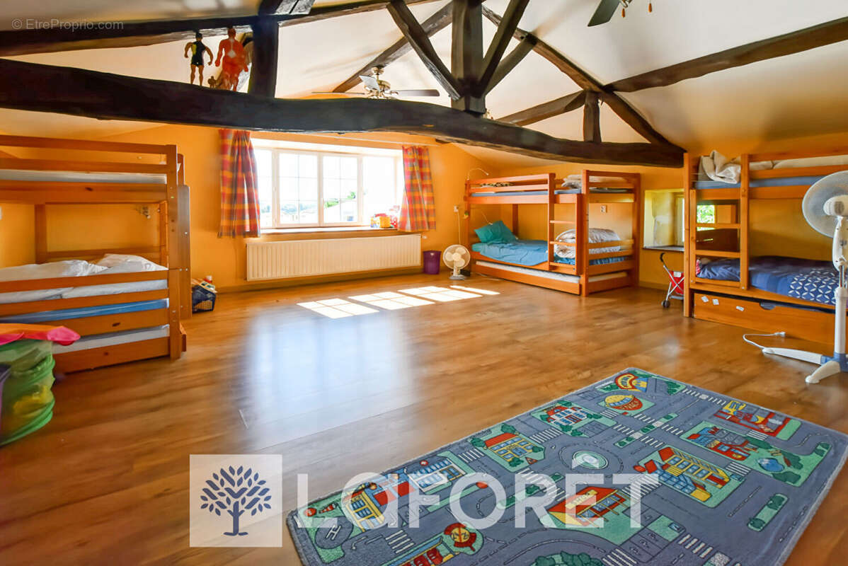 Maison à SAINT-GENIS-DE-SAINTONGE