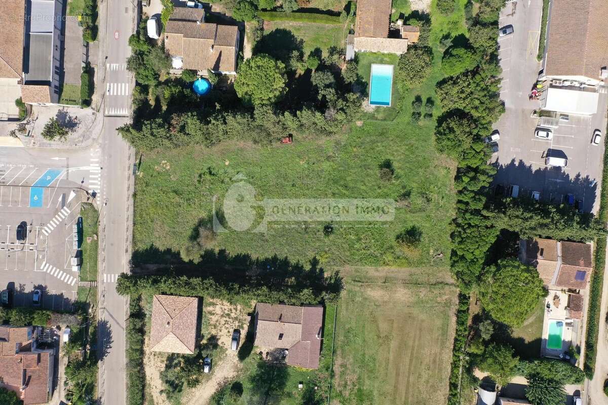 Terrain constructible sur Fontvieille - photo 2