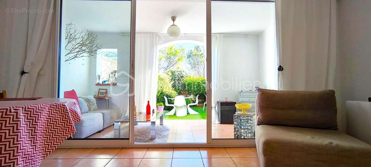 Magnifique appartement de 36 m2 sur le Golf de Pont-Royal, avec un jardin et une place de parking privée - photo 9