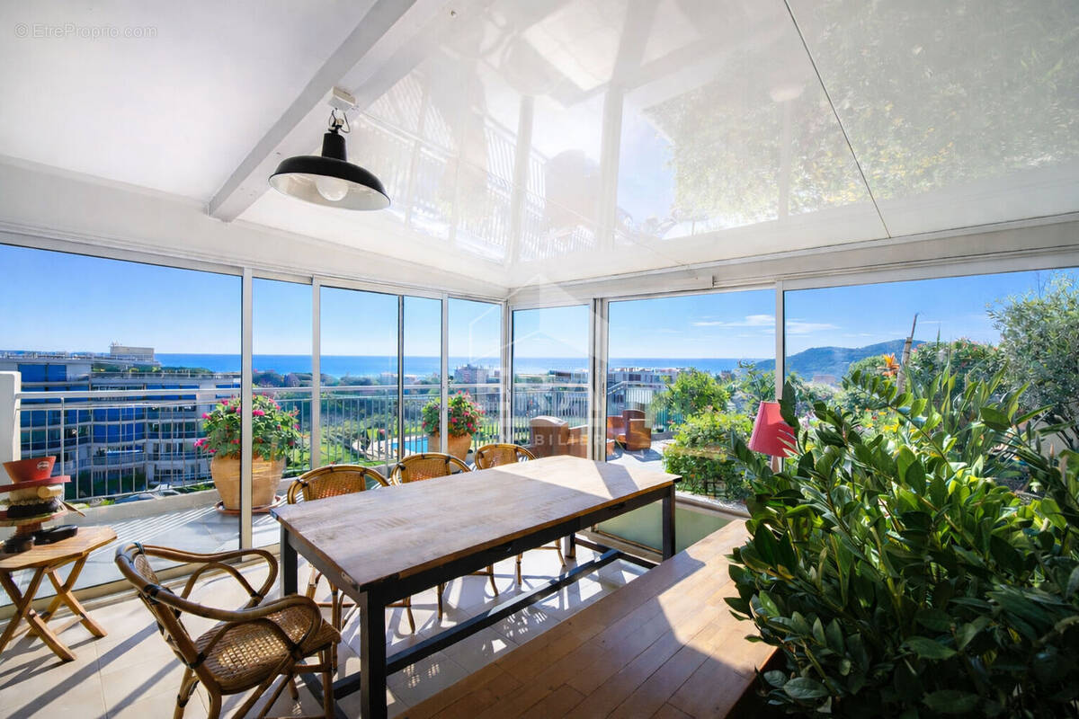 Appartement à MANDELIEU-LA-NAPOULE