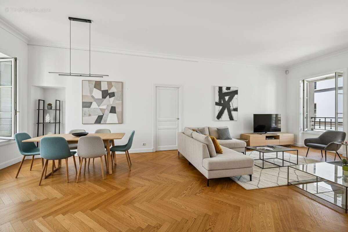 Appartement à PARIS-7E