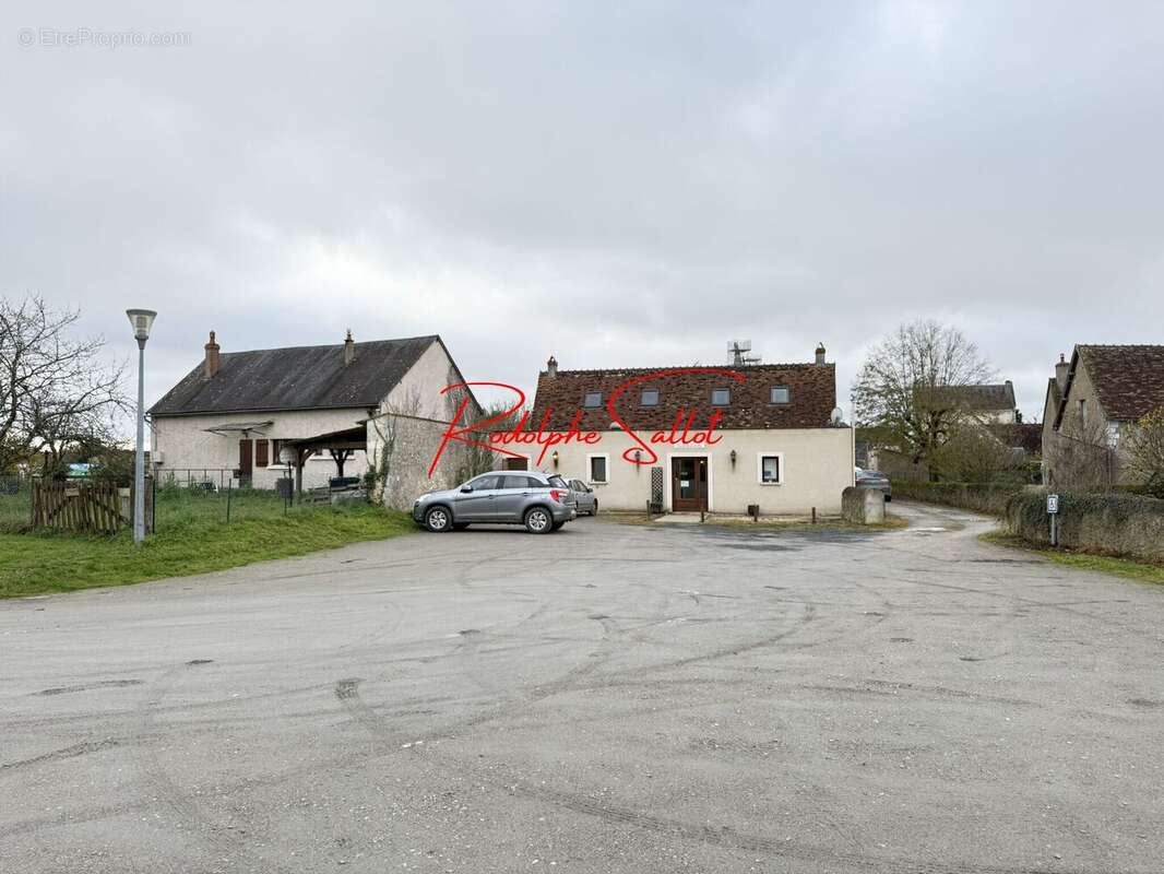 Commerce à POULIGNY-SAINT-PIERRE