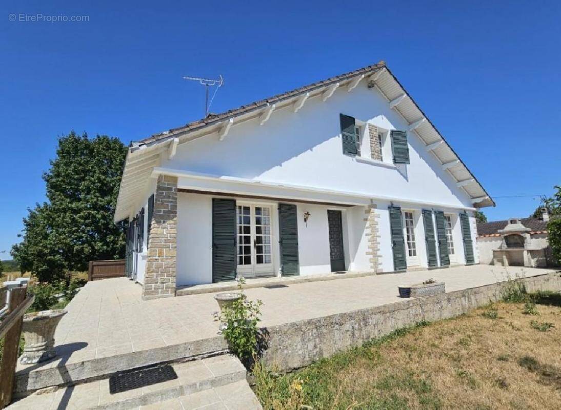 Maison à SAUVAGNAC