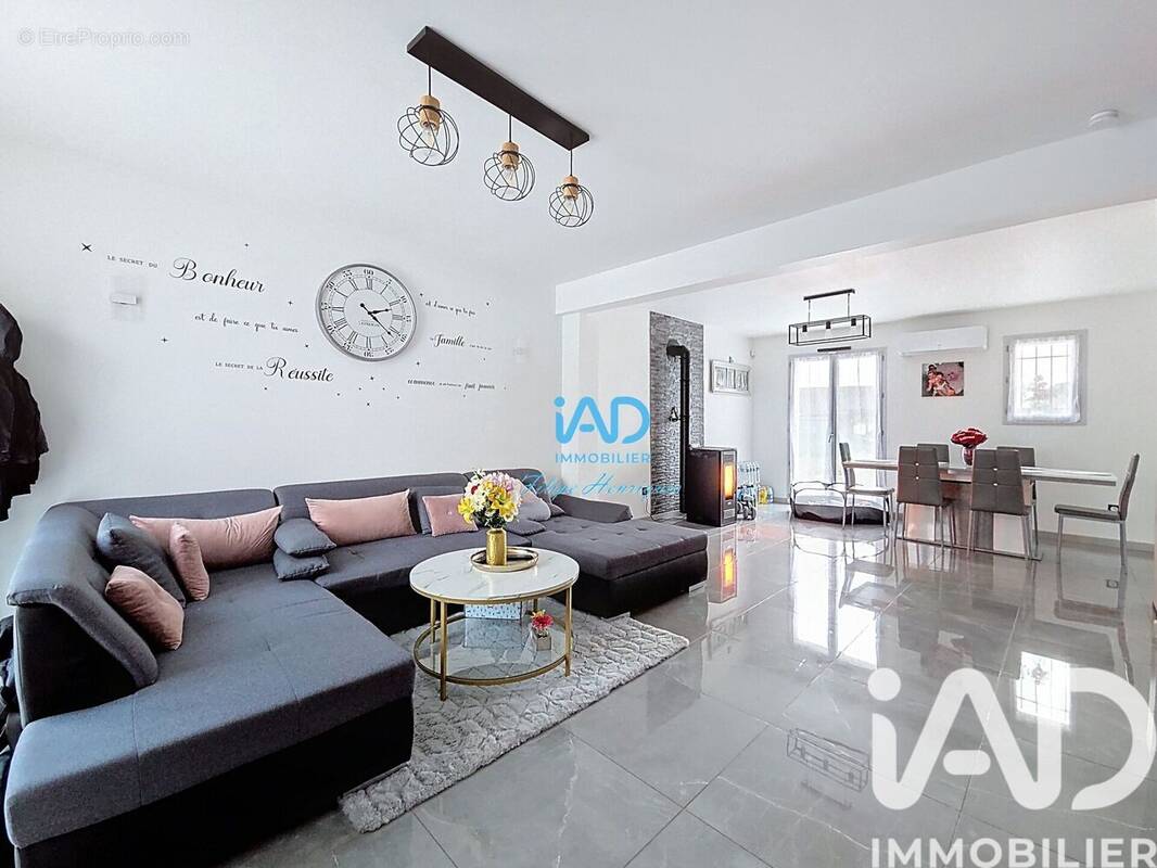 Photo 1 - Maison à JOUY-LE-CHATEL