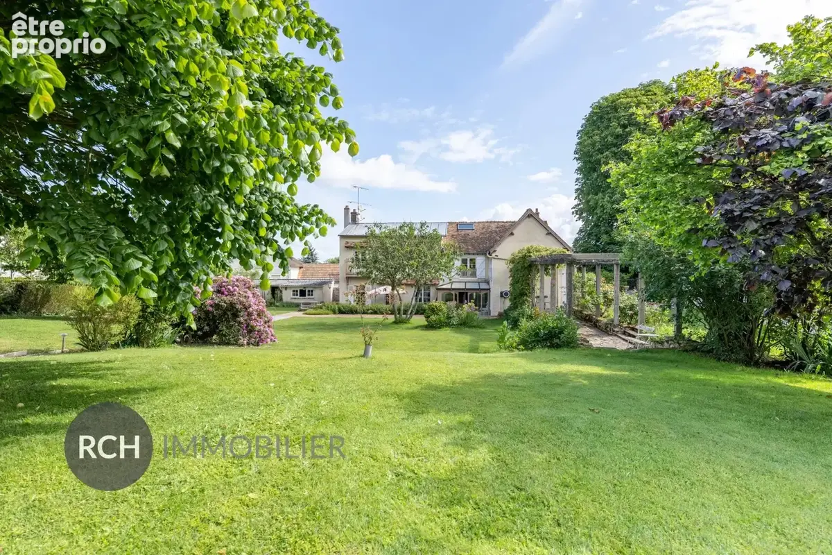 Maison 10 pièces 220 m² · à Montfort-l'Amaury · 220 m² · 998 000 €
