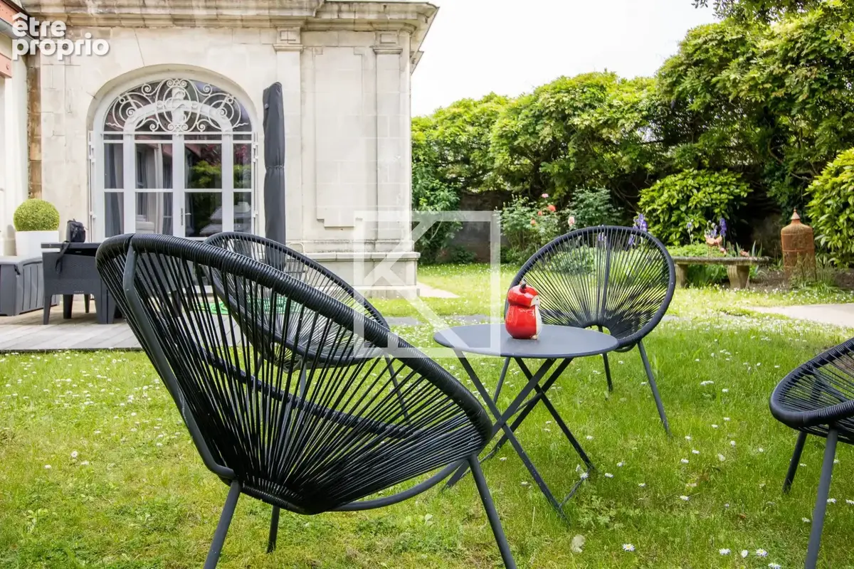 Maison 10 pièces 250 m² à vendre à Cholet (49300) - photo 2