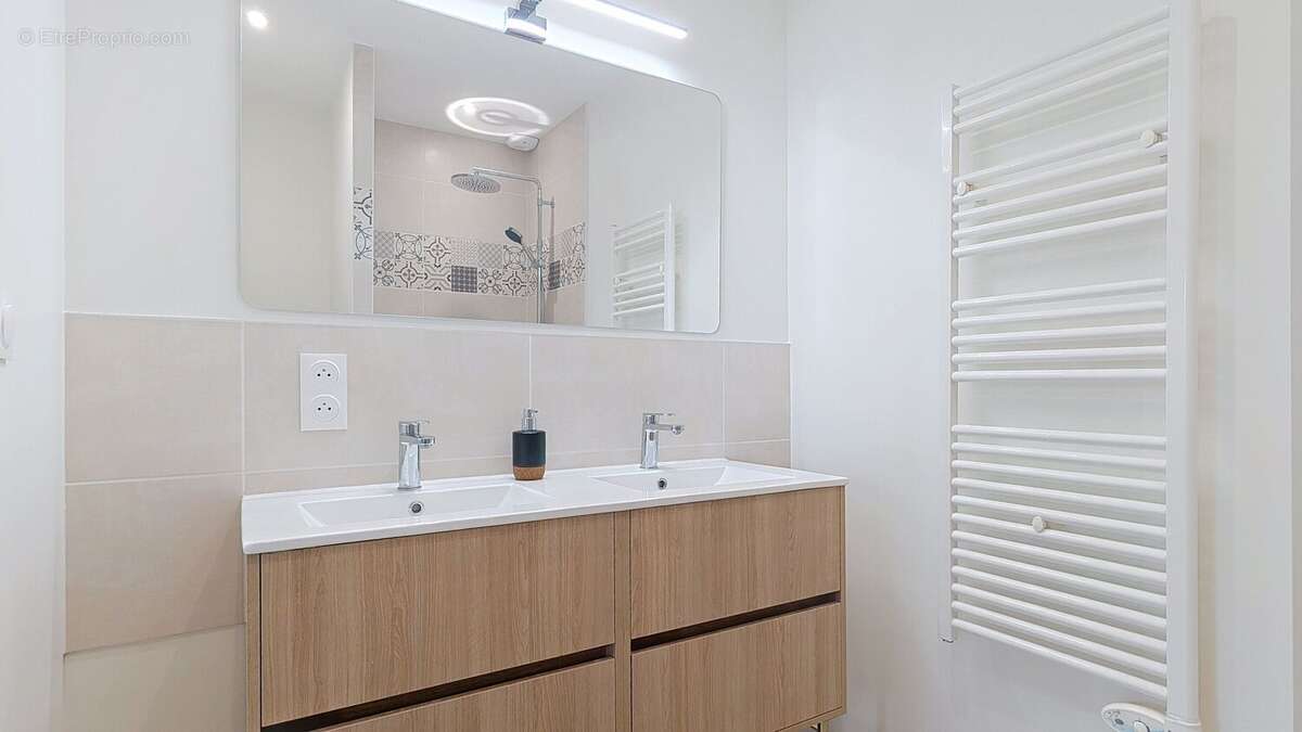 Appartement 65 m² à Pierre-Benite  - photo 21