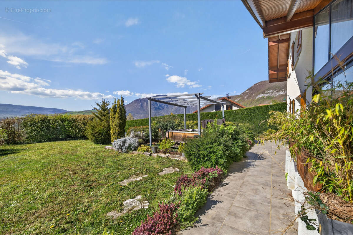 Maison à CLARAFOND-ARCINE