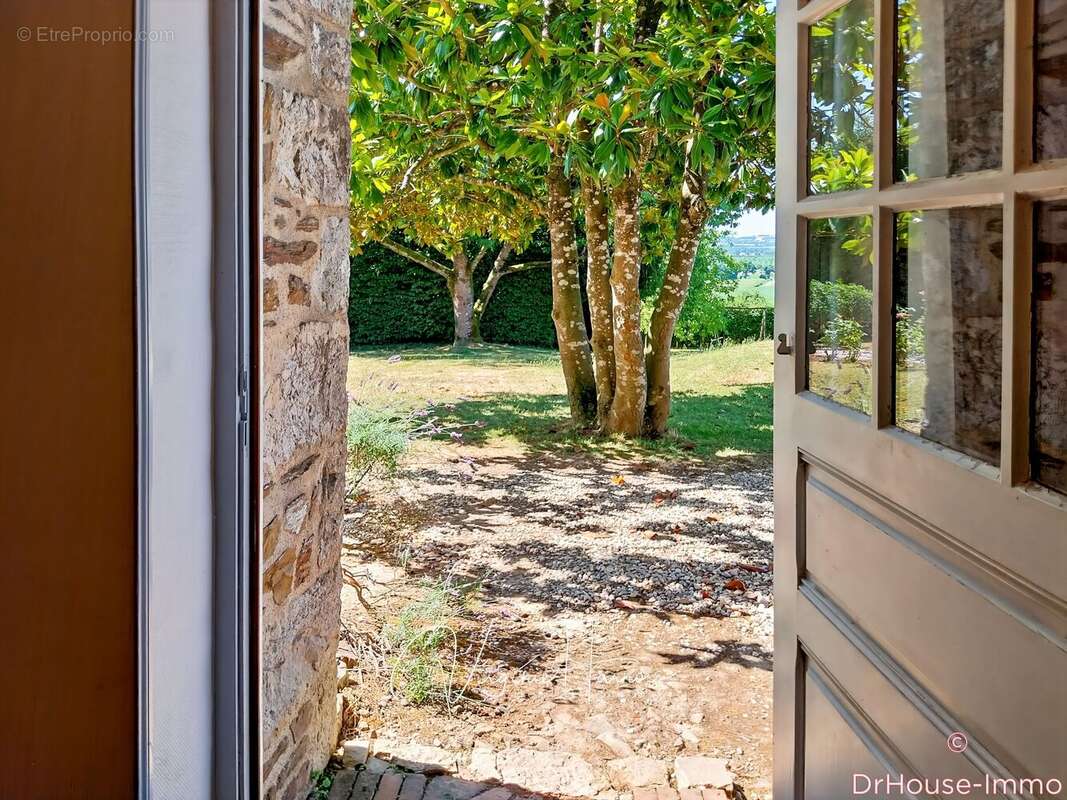 Maison 235 m² à Tesse-Froulay  - photo 3