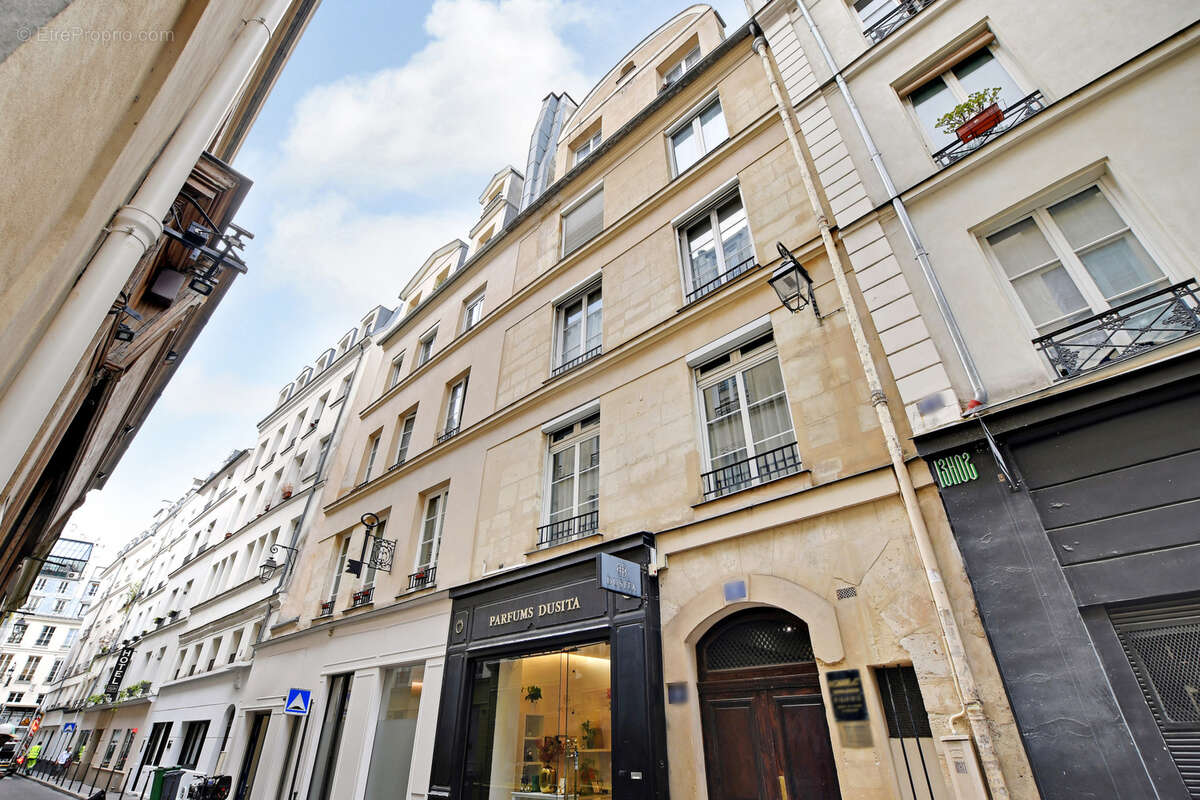 Appartement à PARIS-1E