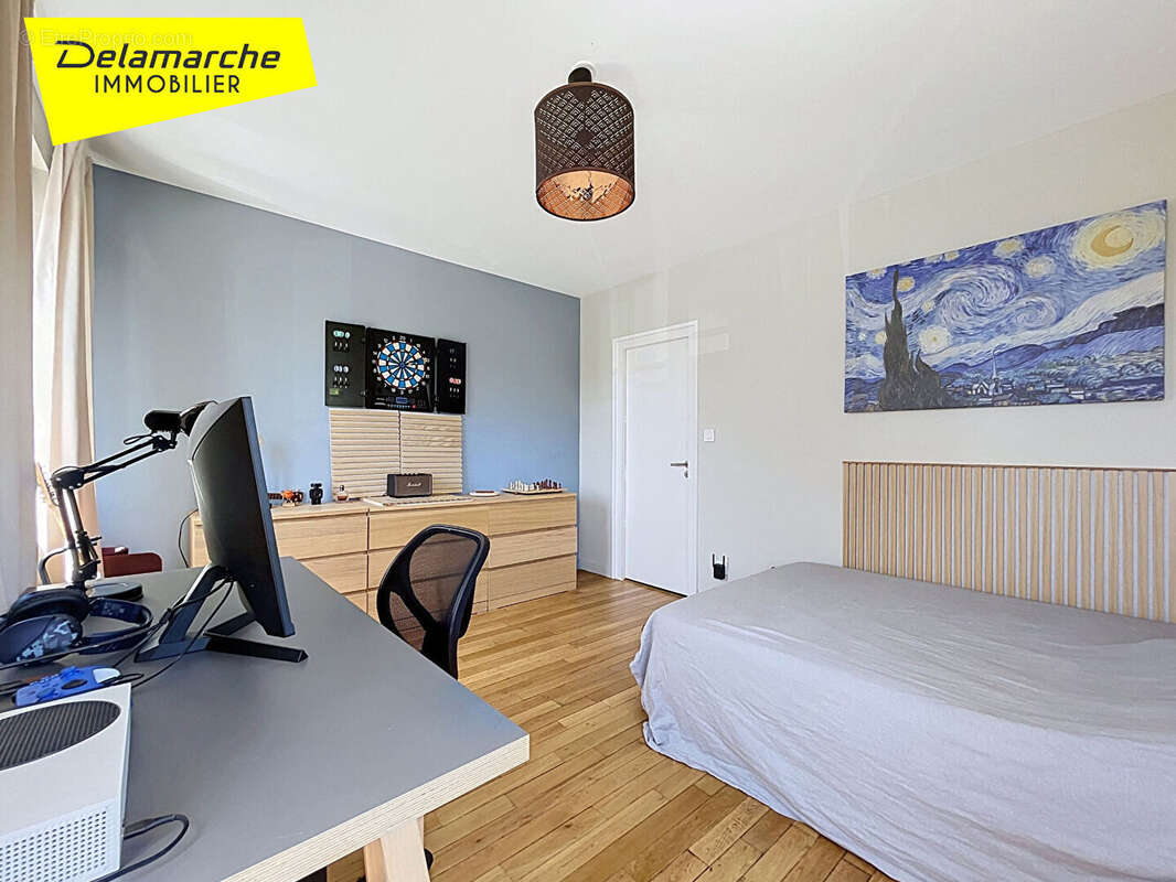 A VENDRE A  AVRANCHES (50300)  Maison de centre ville PLACE PATTON entièrement rénovée ,5 pièces , 4 chambres , Jardin ,Terrasse - photo 8